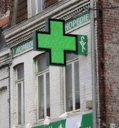 светодиодный крест для аптек в Адлере. фото